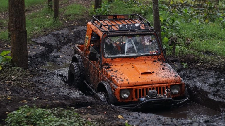 Paket Gathering Offroad Malang Batu Bromo: Seru, Ekstrem, dan Berbeda